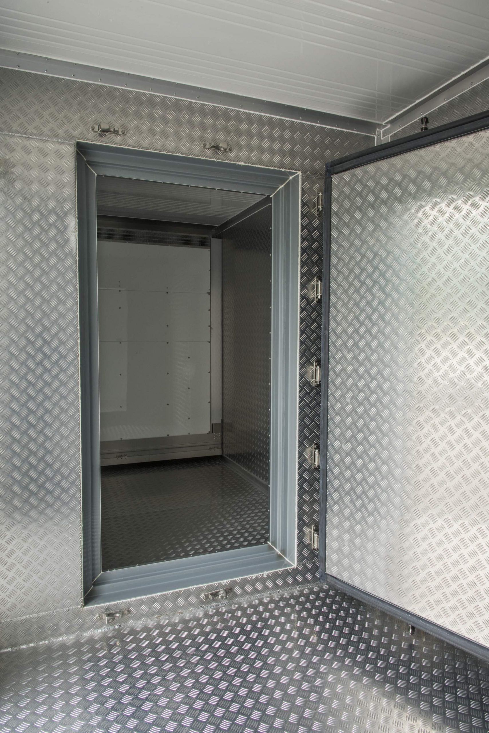 SUPERGEKOELDE CONTAINERS DUBBELE ZONE 20' -60c