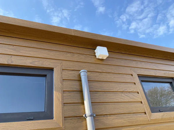 Dubbele sanitaire container met afvalwatertank